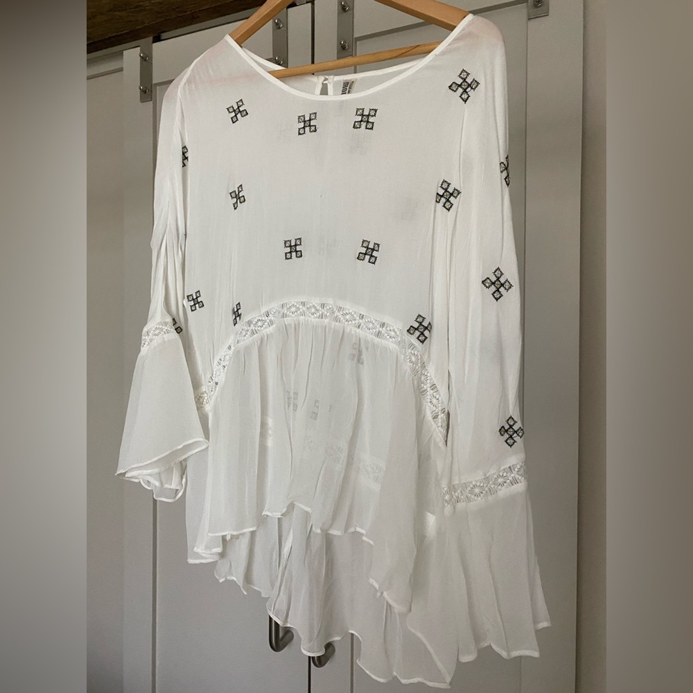 EUC - Monoreno summer top - gently worn. - Picture 1 of 3